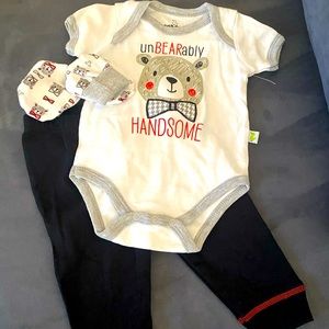 Onesie, pants and mittens 3/6 Months